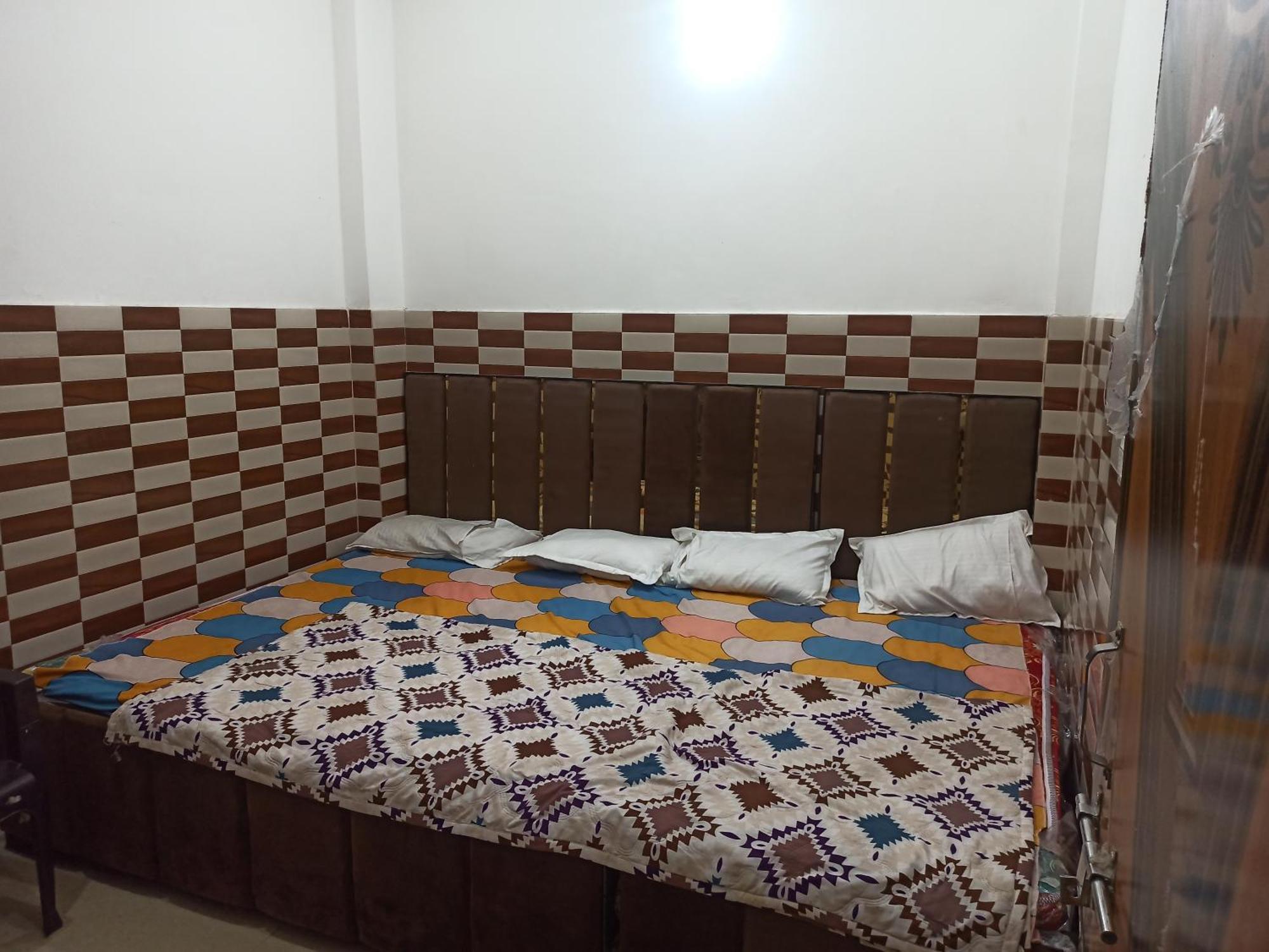 Готель Mero Vrindavan Dham Екстер'єр фото